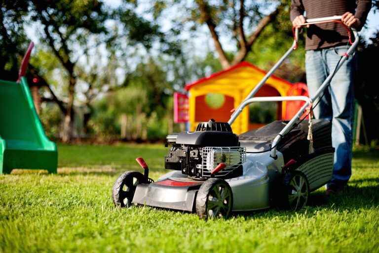 How to Turn On a Lawn Mower